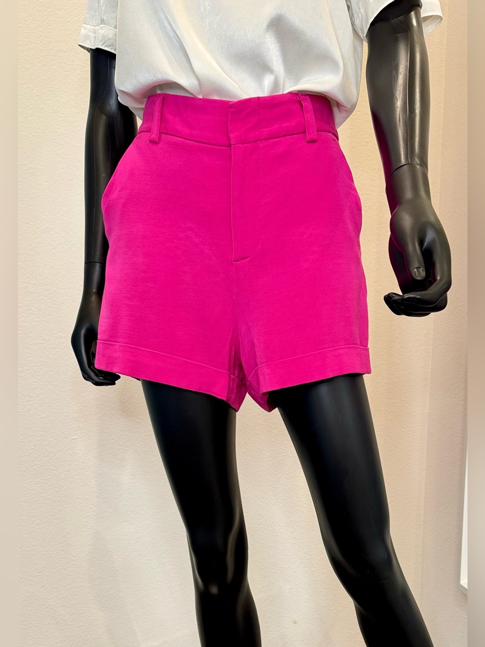 Alice + Olivia made in New York City fuchsia silk shorts size 8